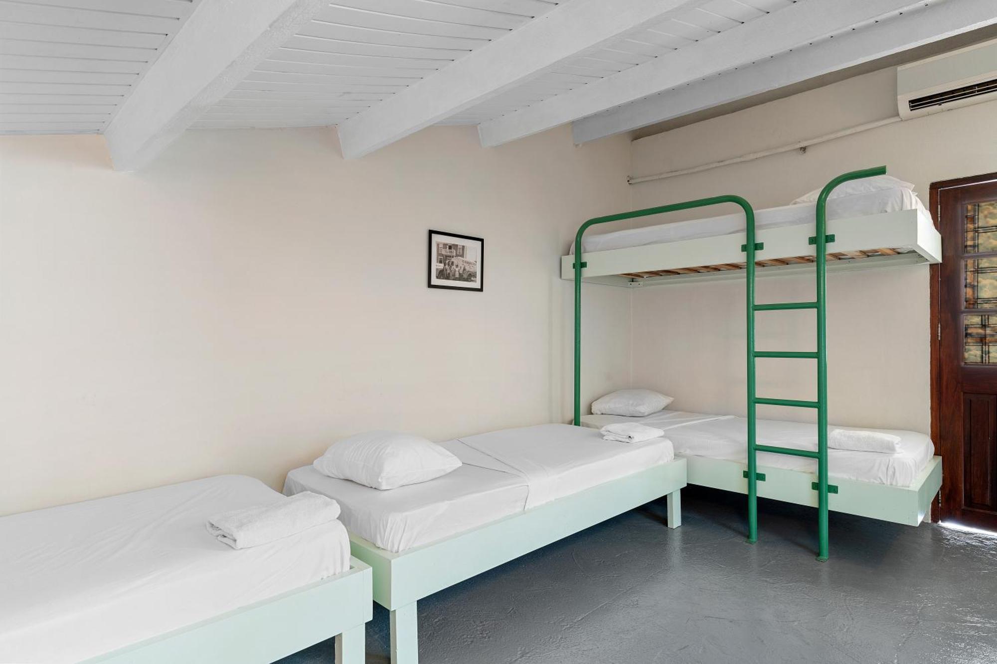 The Ritz Hostel Willemstad Exterior foto