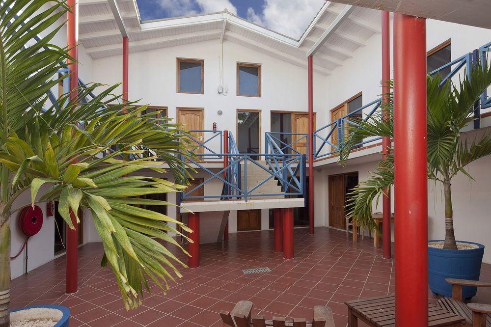 The Ritz Hostel Willemstad Exterior foto