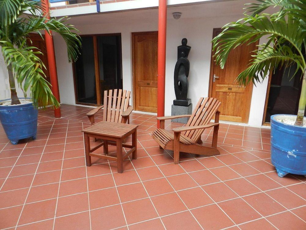 The Ritz Hostel Willemstad Exterior foto
