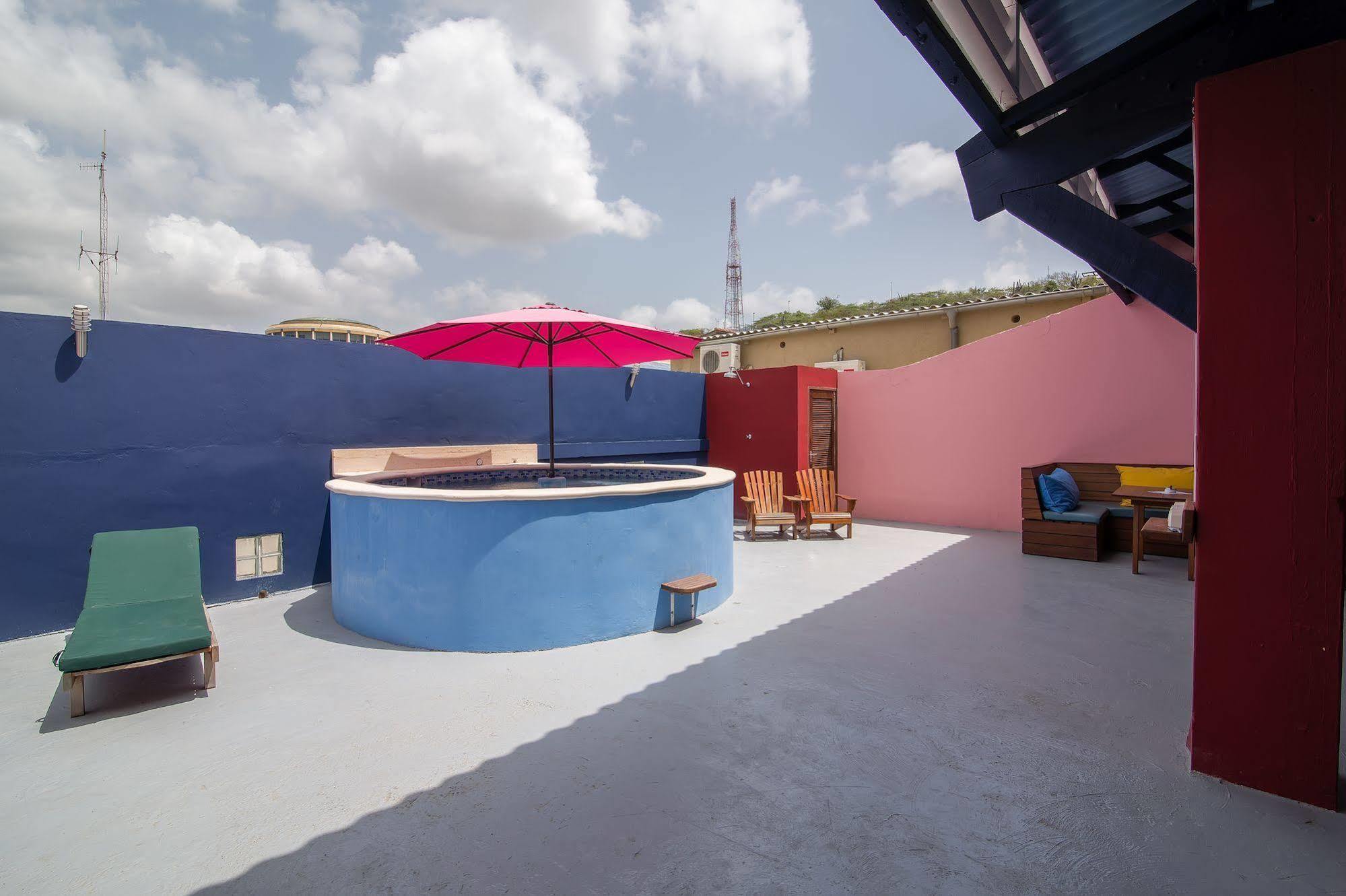 The Ritz Hostel Willemstad Exterior foto